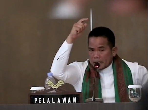 Bupati Pelalawan Tutup Mata Terhadap Laporan Masyarakat Anak Kemanakan Suku Maneling Batin Putih Desa Air Hitam Kecamatan Ukui. Bupati Pelalawan Tutup Mata Terhadap Laporan Masyarakat Anak Kemanakan Suku Maneling Batin Putih Desa Air Hitam Kecamatan Ukui.i
