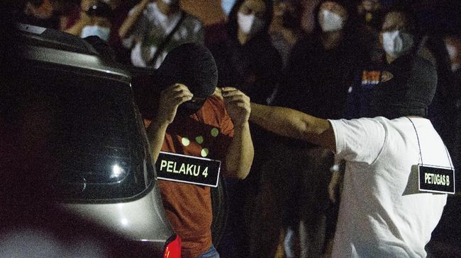 6 Almarhum Laskar FPI Jadi Tersangka, Polisi Dinilai Zalim 6 Almarhum Laskar FPI Jadi Tersangka, Polisi Dinilai Zalimi