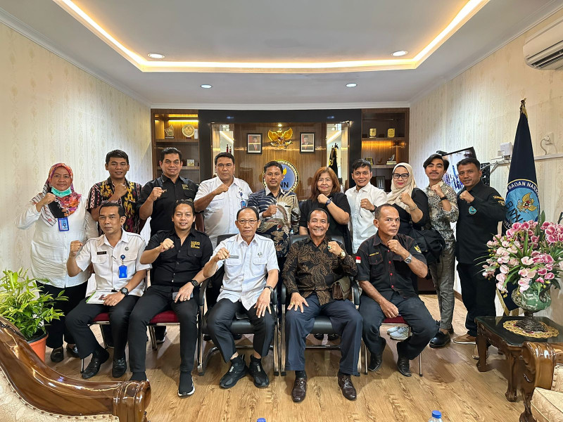 Ketua DPD GRANAT Provinsi Riau, DR Freddy Simanjuntak SH MH, beserta rombongan, disambut oleh Kepala BNN Provinsi Riau, Brigjen Pol Robinson D.P Siregar SH SIK di Kantor jl Pepaya Pekabaru Ketua DPD GRANAT Provinsi Riau, DR Freddy Simanjuntak SH MH, beserta rombongan, disambut oleh Kepala BNN Provinsi Riau, Brigjen Pol Robinson D.P Siregar SH SIK di Kantor jl Pepaya Pekabarui