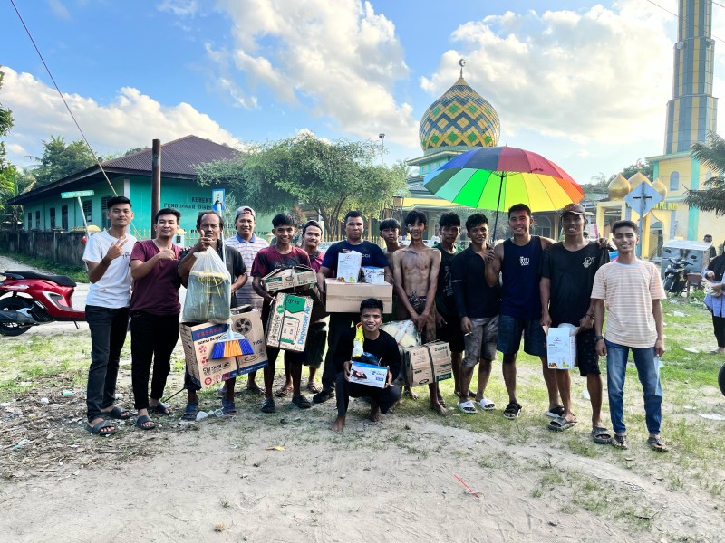 Kemeriahan Idul Fitri 1446 H, Ternyata Perlombaan Panjat Pinang Berhadiah Masih Lestari di Desa Pangkalan Baru Kemeriahan Idul Fitri 1446 H, Ternyata Perlombaan Panjat Pinang Berhadiah Masih Lestari di Desa Pangkalan Barui