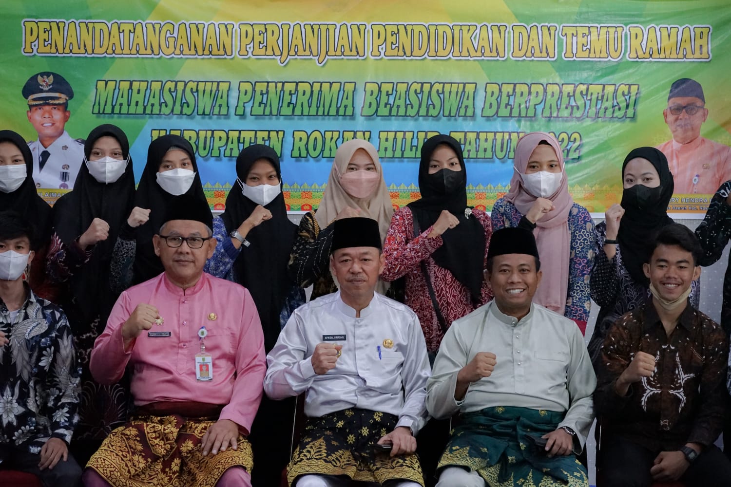 Pemkab Rohil Beri Beasiswa untuk Mahasiswa Berprestasi di 2 PTN dan 2 PTSi