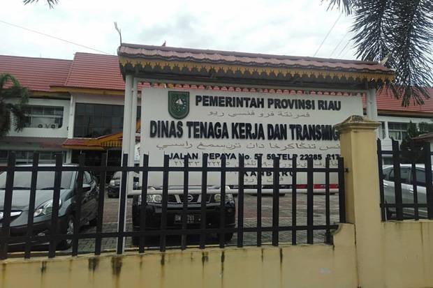 Gaji Tak Juga Dibayar Perusahaan, Pekerja Pembersih Lahan Geruduk Disnaker Riau Gaji Tak Juga Dibayar Perusahaan, Pekerja Pembersih Lahan Geruduk Disnaker Riaui