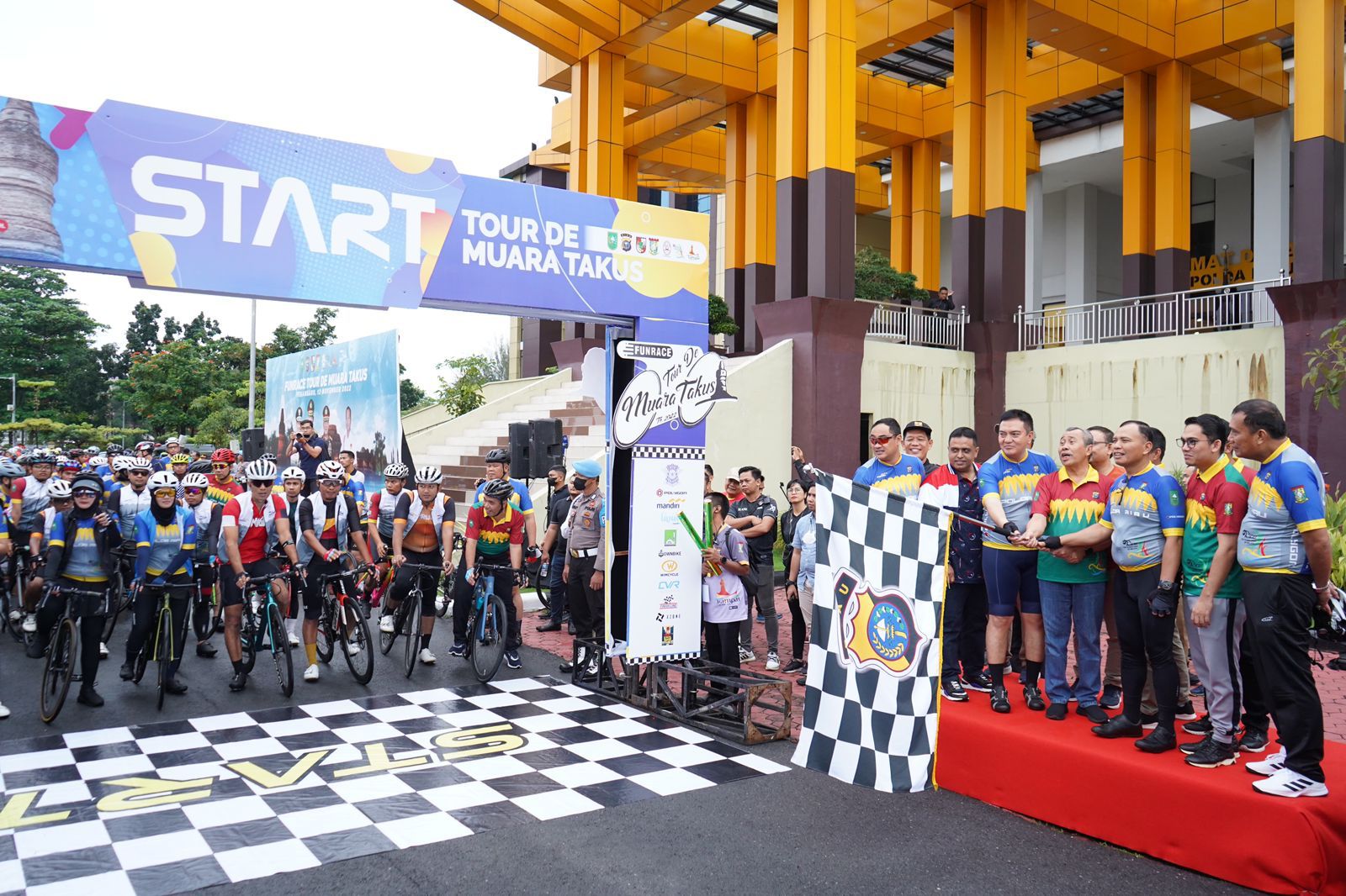 Buka Iven Tour de Muara Takus, Kapolda Riau Irjen Moh Iqbal : Tonggak Bangkitnya Ekonomi dan Pariwis Buka Iven Tour de Muara Takus, Kapolda Riau Irjen Moh Iqbal : Tonggak Bangkitnya Ekonomi dan Pariwisi