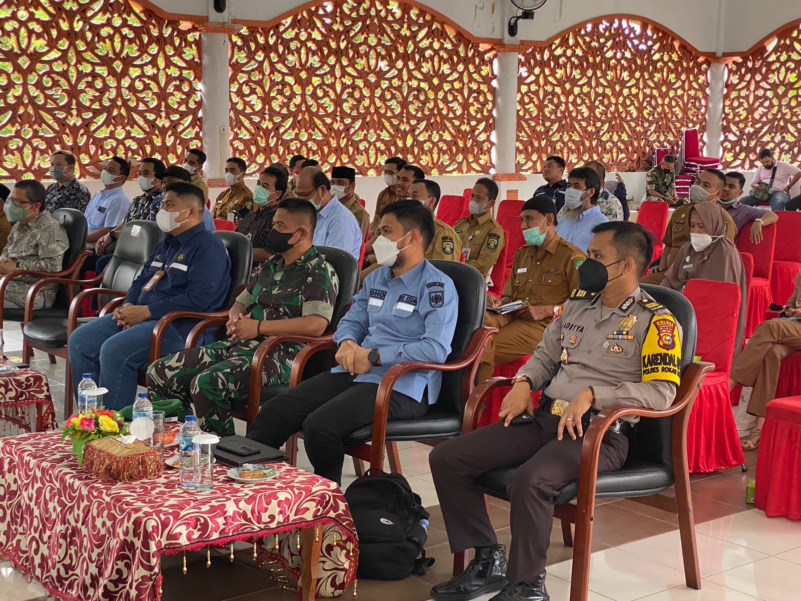 Mewakili AKBP Pangucap, Kabag Polres Rohul Sosialisasi Survey Seismik 3D Hitam Mewakili AKBP Pangucap, Kabag Polres Rohul Sosialisasi Survey Seismik 3D Hitami