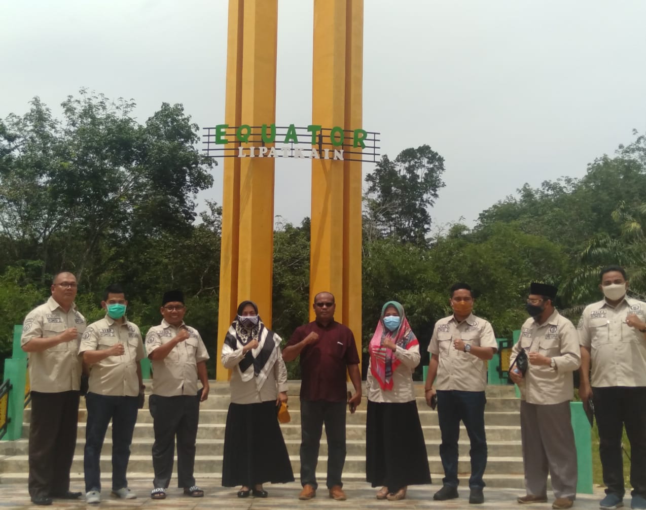 DPRD KAMPAR Kunjungi Tugu Khatulistiwa dan Makam Syech Burhanudin DPRD KAMPAR Kunjungi Tugu Khatulistiwa dan Makam Syech Burhanudini
