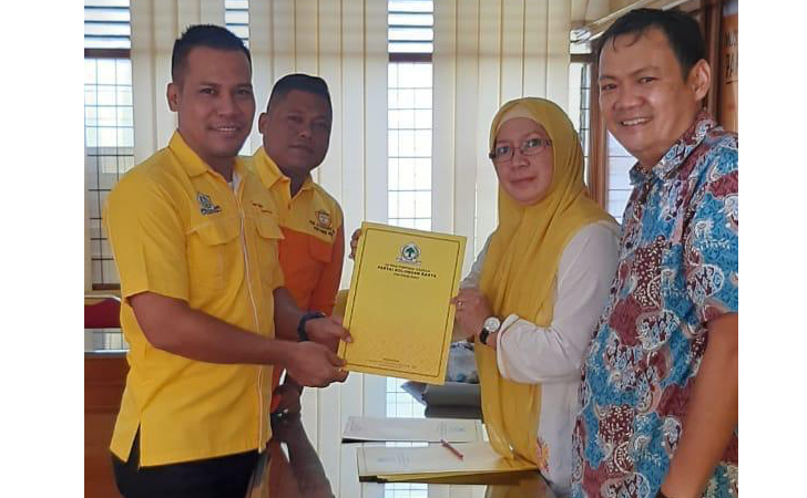 Syamsuar Ambil Formulir Pendaftaran Calon Ketua Golkar