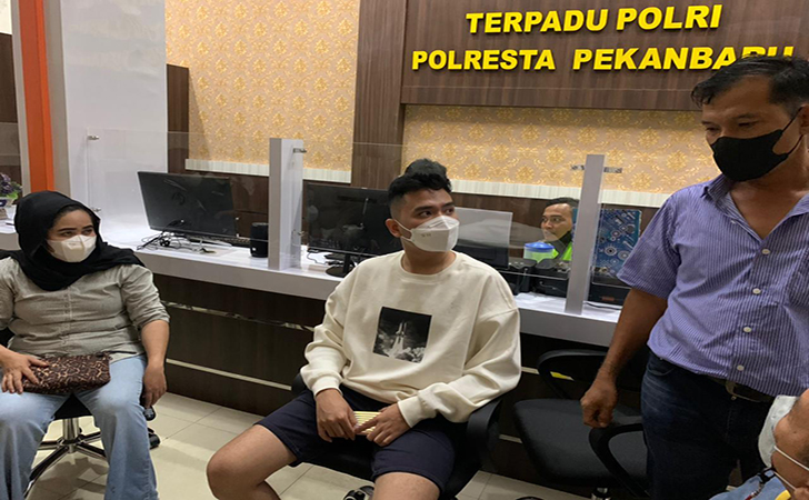 Warga Bantah Keroyok Ida Yulita: Dia Bawa Linggis Nyerang Rumah Warga Warga Bantah Keroyok Ida Yulita: Dia Bawa Linggis Nyerang Rumah Wargai