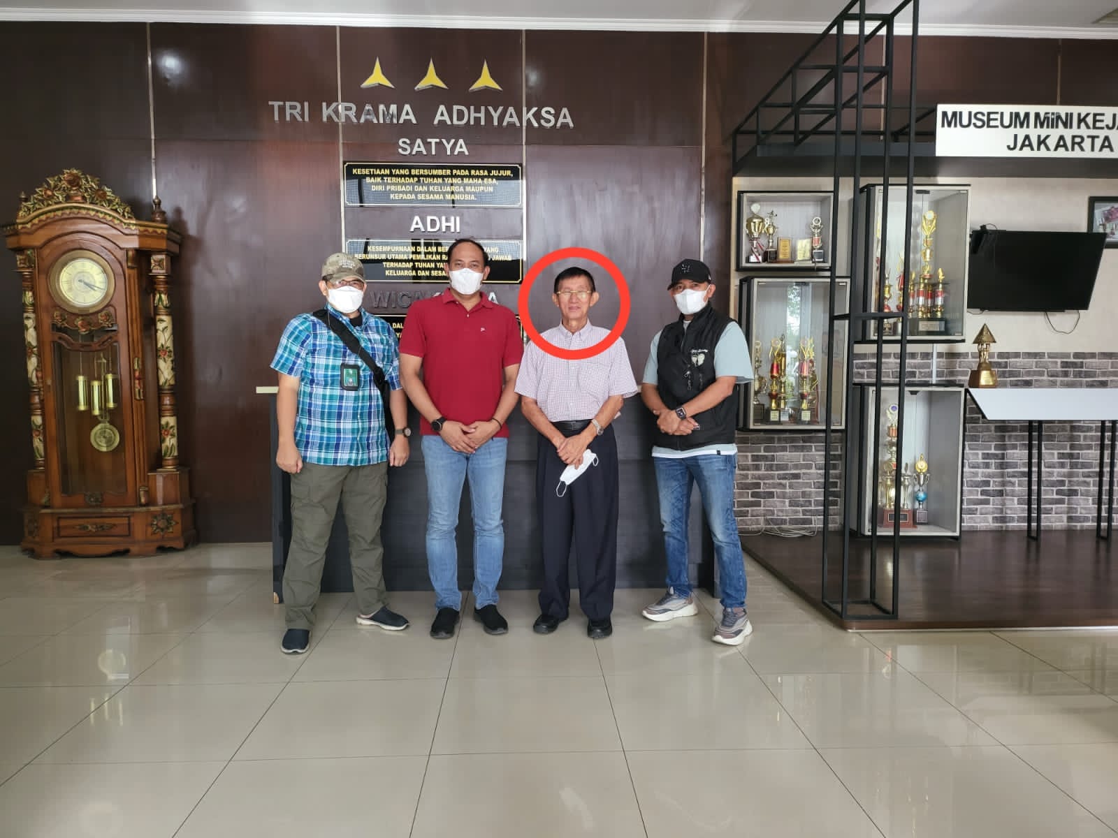 Tim Tabur Kejaksaan Agung Berhasil Mengamankan Terpidana BASAIS SUTAMI bin SUKINDJOJO Tim Tabur Kejaksaan Agung Berhasil Mengamankan Terpidana BASAIS SUTAMI bin SUKINDJOJOi