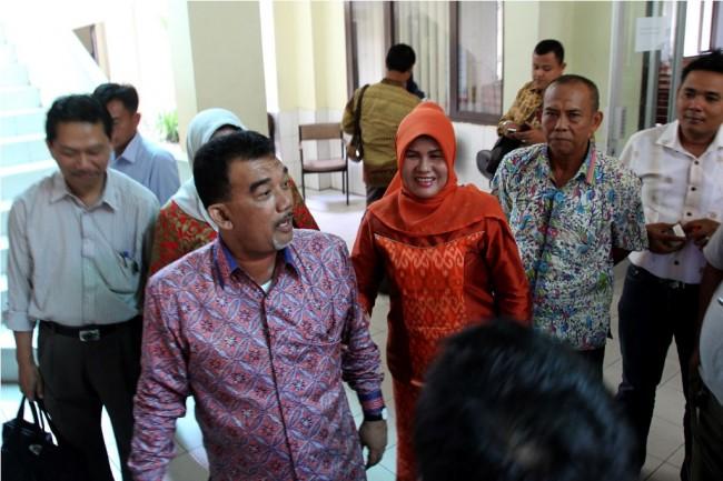 Pasangan Suami Istri ini Disebut-sebut Penentu Kemenangan Firdaus-Rusli Efendi Pasangan Suami Istri ini Disebut-sebut Penentu Kemenangan Firdaus-Rusli Efendii