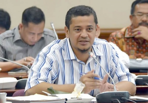 Isu Honorer Pemprov Riau Dirumahkan, Noviwaldy Jusman: Saya Kira Bukan Solusi yang Tepat Isu Honorer Pemprov Riau Dirumahkan, Noviwaldy Jusman: Saya Kira Bukan Solusi yang Tepati