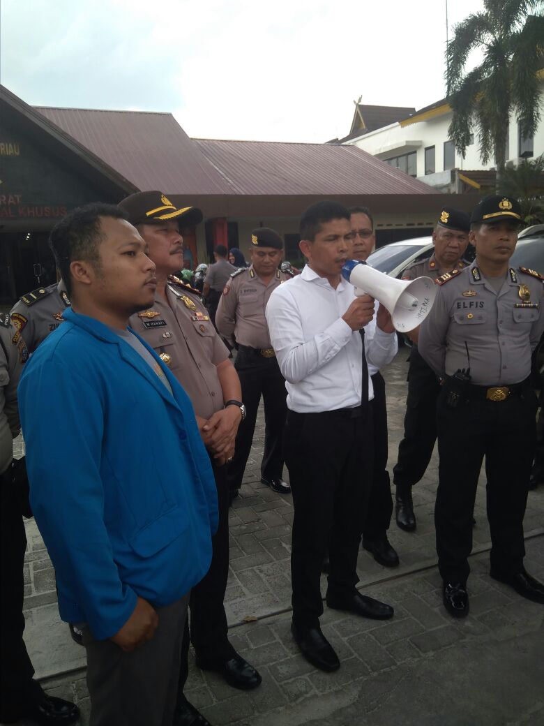 Puluhan Masa PMII Datangi Polda Riau, Minta Usut Dugaan Kebocoran APBD Siak 2013-2015