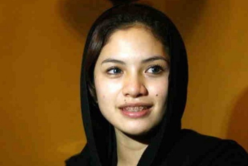 Polisi Tangkap Nikita Mirzani di Pusat Perbelanjaan Senayan City Polisi Tangkap Nikita Mirzani di Pusat Perbelanjaan Senayan Cityi