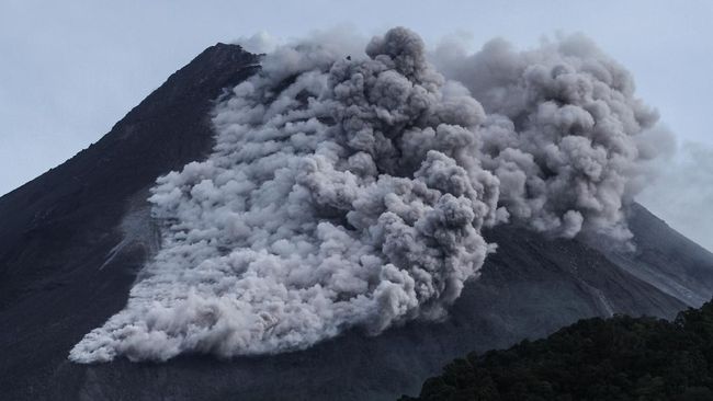 Gunung Merapi Alami 25 Gempa Guguran dan 5 Kali Lava Pijar Gunung Merapi Alami 25 Gempa Guguran dan 5 Kali Lava Pijari