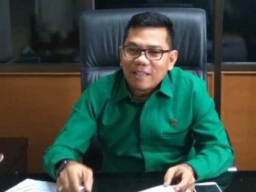 DPRD Riau Minta Karyawan Melapor Jika Gaji Tak Dibayar Sesuai UMP DPRD Riau Minta Karyawan Melapor Jika Gaji Tak Dibayar Sesuai UMPi