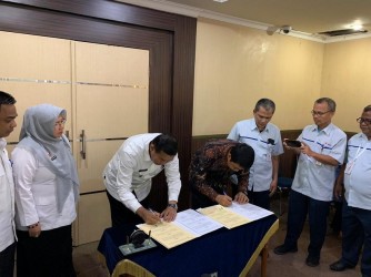 Pertama di Indonesia, Pemko Pekanbaru dan BULOG Riau Kepri Teken MoU Pertama di Indonesia, Pemko Pekanbaru dan BULOG Riau Kepri Teken MoU