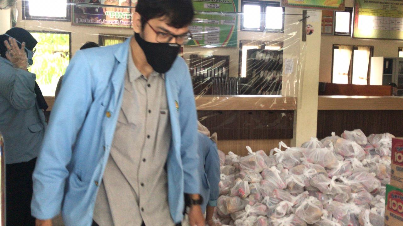 Mahasiswa Relawan Peduli Covid-19 UNRI Bantu Pemko Distribusikan 730 Paket Sembako