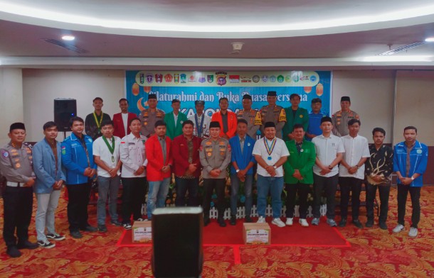 Kapolda Riau dan Mahasiswa Perkuat Sinergi untuk Keamanan dan Harmoni Kapolda Riau dan Mahasiswa Perkuat Sinergi untuk Keamanan dan Harmonii