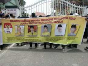 Sejumlah Mahasiswa Demo DPRD Riau, Sasar 5 Politisi Golkar Sejumlah Mahasiswa Demo DPRD Riau, Sasar 5 Politisi Golkari