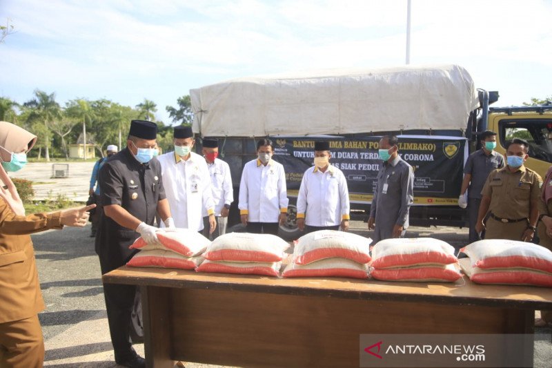 BAZNAS Riau salurkan Rp300 juta untuk kelompok usaha BAZNAS Riau salurkan Rp300 juta untuk kelompok usahai