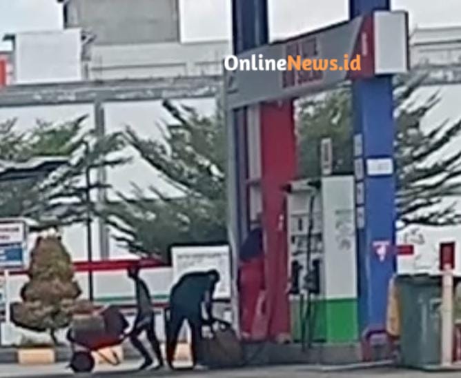Diduga SPBU 14.292.645 Selensen, Tetap Melayani Pelangsir BBM mengunakan Jerigen hinga ber ton-toni