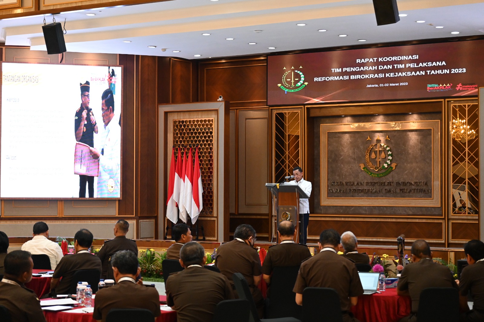 Wakil Jaksa Agung Memberikan Sambutan Dalam Rapat Koordinasi Tim Pengarah dan Tim Pelaksana Reformasi Birokrasi Kejaksaan Wakil Jaksa Agung Memberikan Sambutan Dalam Rapat Koordinasi Tim Pengarah dan Tim Pelaksana Reformasi Birokrasi Kejaksaani