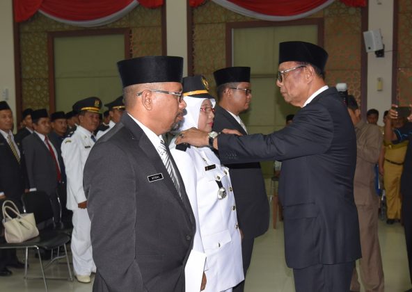 Pelantikan Perdana 80 Pejabat Pemkab Kampar, Azis: ini Dilakukan Atas Dasar Kebutuhan Pelantikan Perdana 80 Pejabat Pemkab Kampar, Azis: ini Dilakukan Atas Dasar Kebutuhani