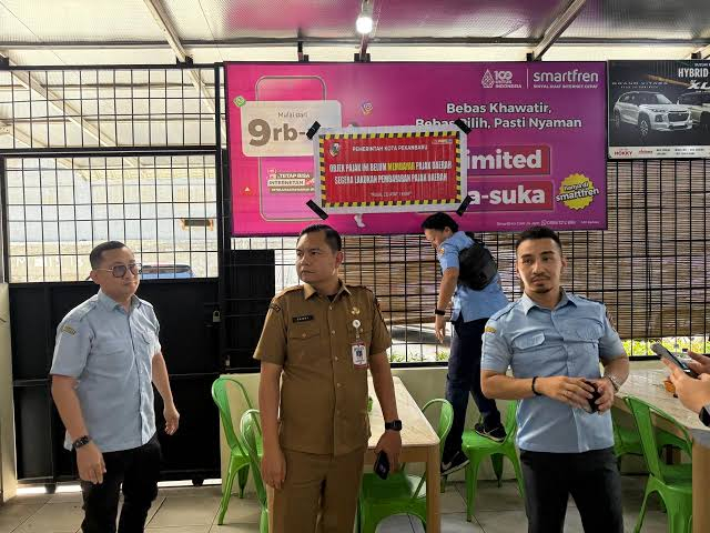 Tunggak Pajak dan Pasang Reklame Ilegal, Kedai Kopi Hokky Panam Disegel Tunggak Pajak dan Pasang Reklame Ilegal, Kedai Kopi Hokky Panam Disegeli