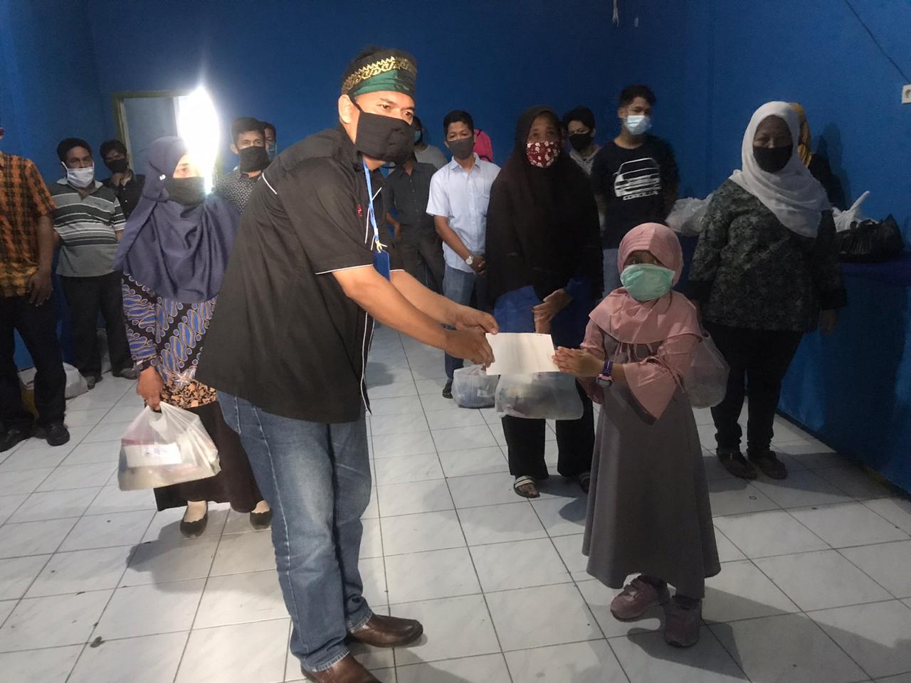 DPP LSM Peduli SDM Provinsi Riau Serahkan Bantuan Peduli Covid-19 Kepada Anak Yatim Kaum Dhuafa DPP LSM Peduli SDM Provinsi Riau Serahkan Bantuan Peduli Covid-19 Kepada Anak Yatim Kaum Dhuafai
