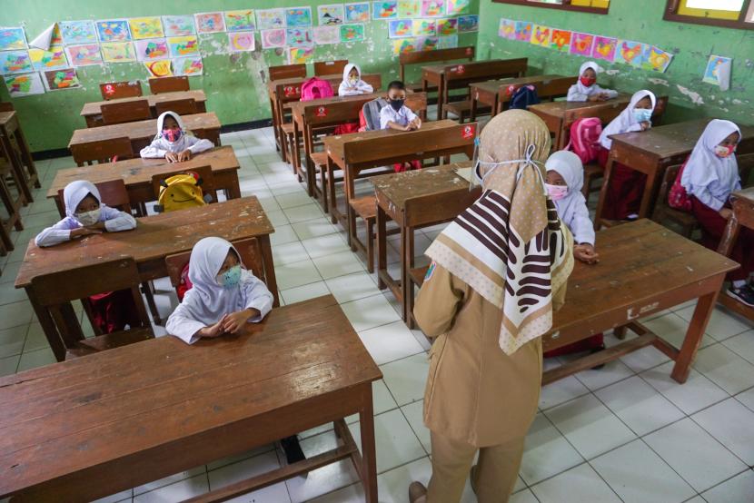 Koalisi Lapor Covid-19 Desak Nadiem Tunda Sekolah Tatap Muka Koalisi Lapor Covid-19 Desak Nadiem Tunda Sekolah Tatap Mukai