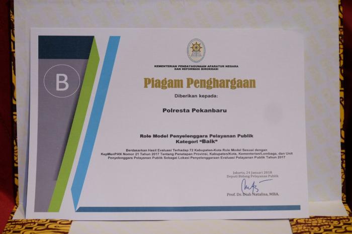 Kapolresta Pekanbaru Terima Penghargaan Dari Menpan-RB RI Kapolresta Pekanbaru Terima Penghargaan Dari Menpan-RB RIi