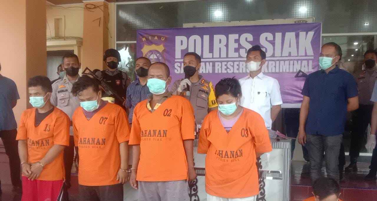 Tim Satreskrim Polres Siak Ungkap Pelaku Eksploitasi Anak Tim Satreskrim Polres Siak Ungkap Pelaku Eksploitasi Anaki