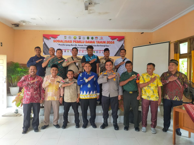 Kapolsek Tambang dan Camat Kampa melaksanakan acara sosialisasi Pemilu Damai Tahun 2024 Kapolsek Tambang dan Camat Kampa melaksanakan acara sosialisasi Pemilu Damai Tahun 2024i