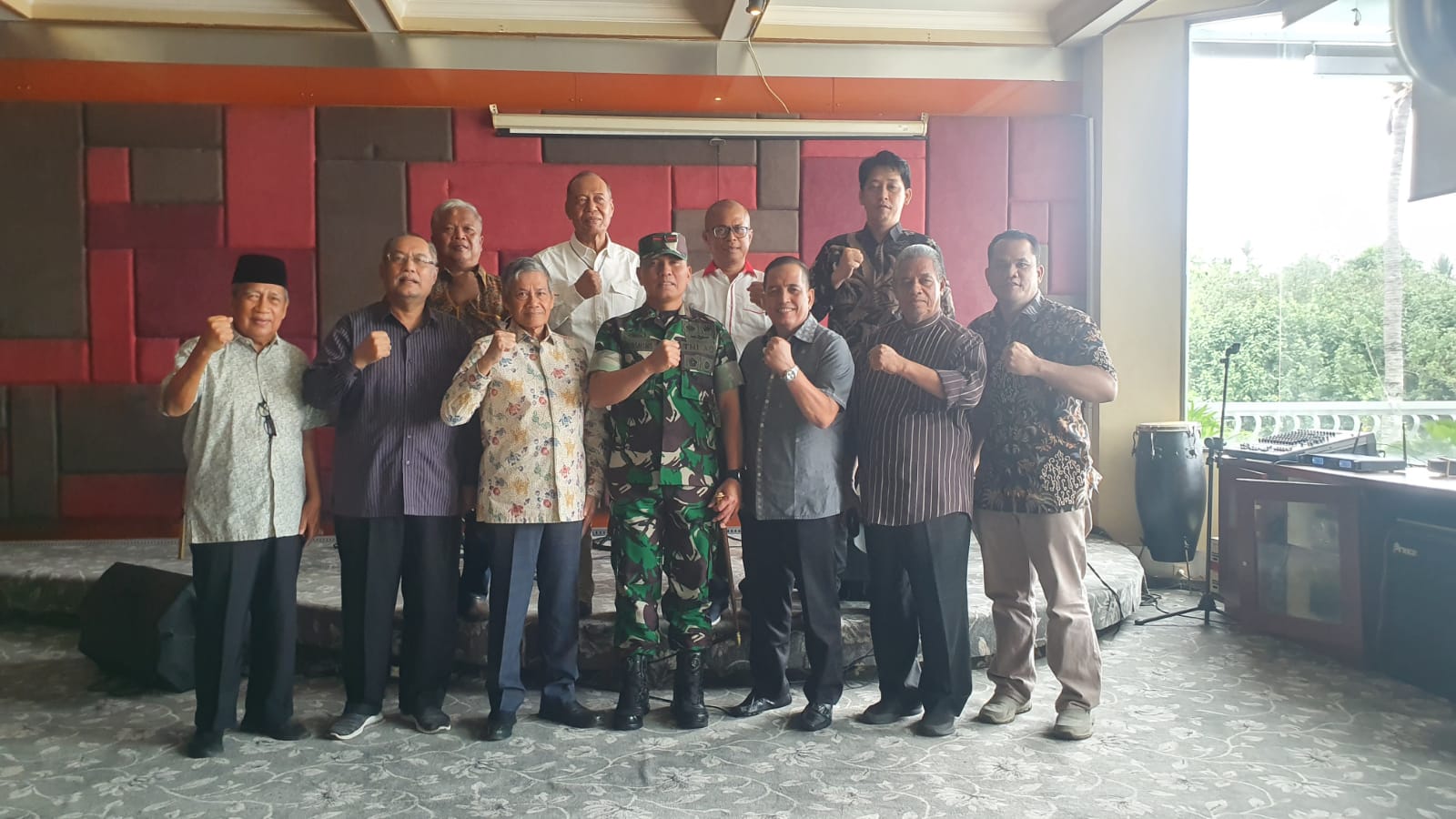 Inisiator Pemekaran Kabupaten di Riau Silaturahmi dengan Danrem 031/WB, Brigjen Parlindungan: Jaga Persatuan Inisiator Pemekaran Kabupaten di Riau Silaturahmi dengan Danrem 031/WB, Brigjen Parlindungan: Jaga Persatuani