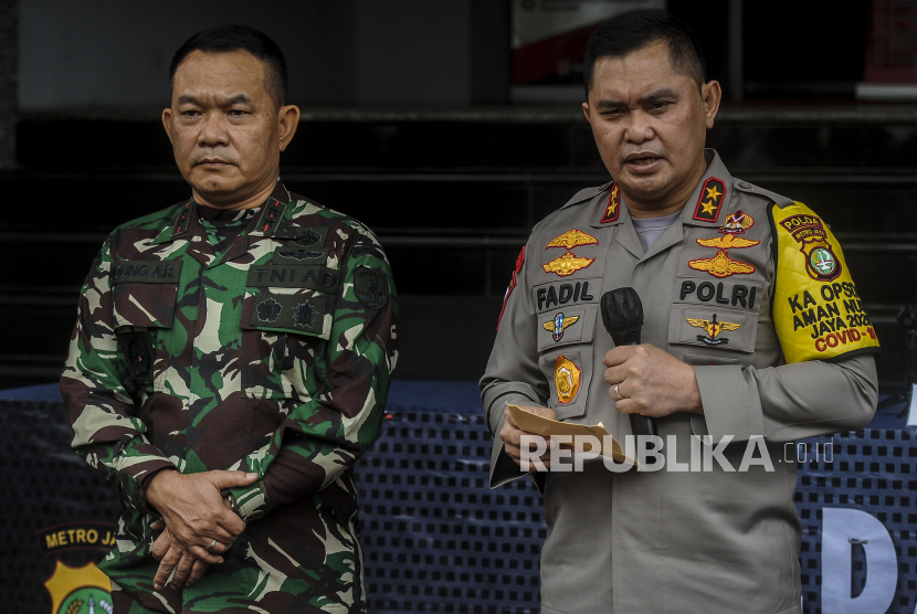 TNI Bantah Terlibat Bentrok Polisi FPI TNI Bantah Terlibat Bentrok Polisi FPIi