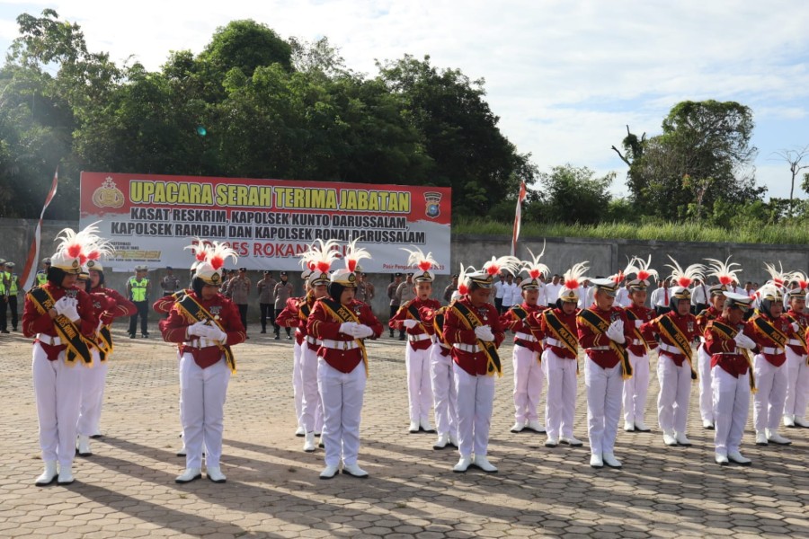 Kapolres Rohul Serahkan Piala dan Piagam Penghargaan Juara 3 Lomba Polisi Cilik Se Jajaran Polda Riau Kapolres Rohul Serahkan Piala dan Piagam Penghargaan Juara 3 Lomba Polisi Cilik Se Jajaran Polda Riaui
