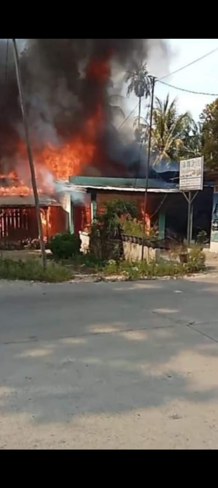 Tangis Pilu Terlihat Musibah Kebakaran Telah Hanguskan 2 Rumah Warga Desa Sei Meranti Darussalam Km 4 M