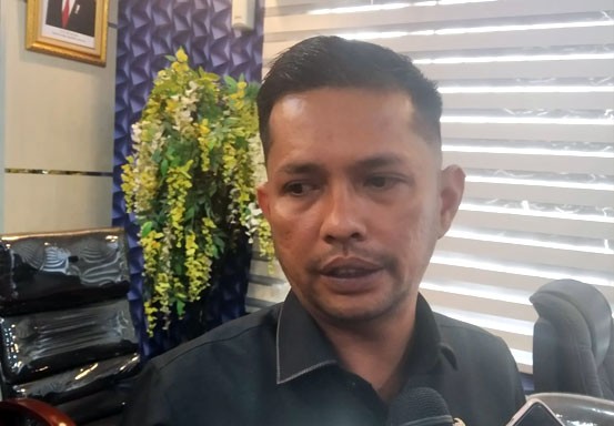 DPRD Pekanbaru akan Klarifikasi Laporan Tersebut. DPRD Pekanbaru akan Klarifikasi Laporan Tersebut.i
