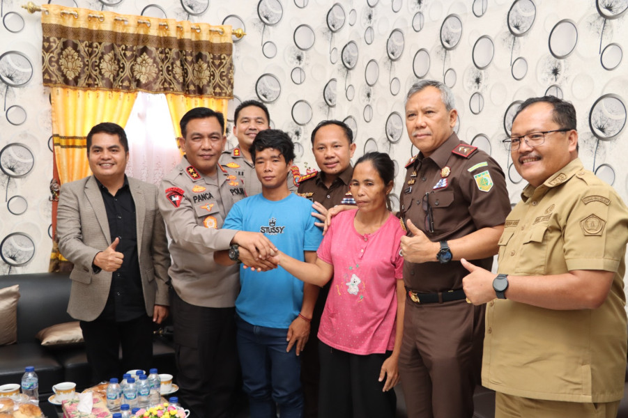 Kajati Sumut Idianto Mediasi Erlina Zebua dengan Korban Untuk Berdamai, Terdakwa Akhirnya Bisa Berkumpul Dengan Kelima Anaknyai
