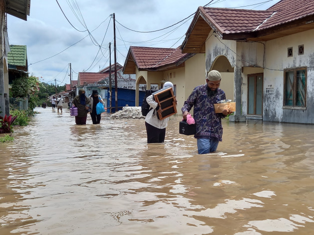 Pekanbaru Mulai Salurkan Bantuan Bagi Korban Banjir Pekanbaru Mulai Salurkan Bantuan Bagi Korban Banjiri