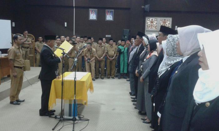 30 Pejabat Eselon IV Setingkat Kepala UPTD Pelalawan Dilantik Bupati 30 Pejabat Eselon IV Setingkat Kepala UPTD Pelalawan Dilantik Bupatii