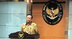 Mahfud MD Minta Amien Rais Buktikan Tuduhan Pelanggaran HAM Berat Dalam Kasus KM 50 Mahfud MD Minta Amien Rais Buktikan Tuduhan Pelanggaran HAM Berat Dalam Kasus KM 50i