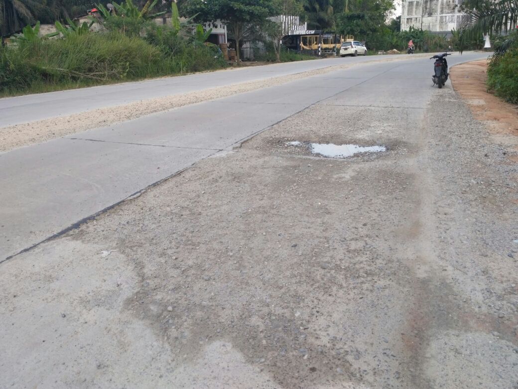 Belum Genap 5 Bulan Beton Retak dan Mengelupas, IPMKP Nilai Pemprov Buat Proyek Asal Jadi Belum Genap 5 Bulan Beton Retak dan Mengelupas, IPMKP Nilai Pemprov Buat Proyek Asal Jadii