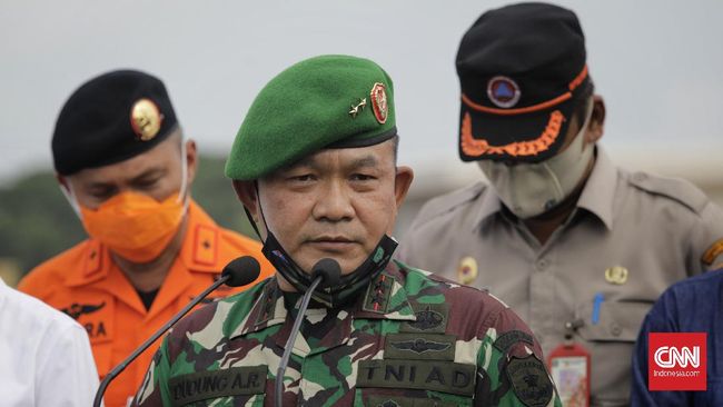 Ancaman Pangdam Jaya: Tangkap Pemasang Baliho Ilegal Rizieq