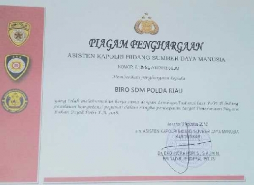 Polda Riau Terima Penghargaan Assessment Center Award SSDM Polri Polda Riau Terima Penghargaan Assessment Center Award SSDM Polrii