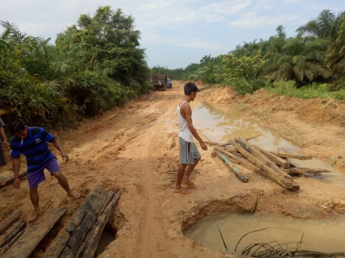 Jalan Sako Jaya di Pinggir Putus Akibat Banjir, Pihak Chevron Diminta Perbaiki Jalan Sako Jaya di Pinggir Putus Akibat Banjir, Pihak Chevron Diminta Perbaikii