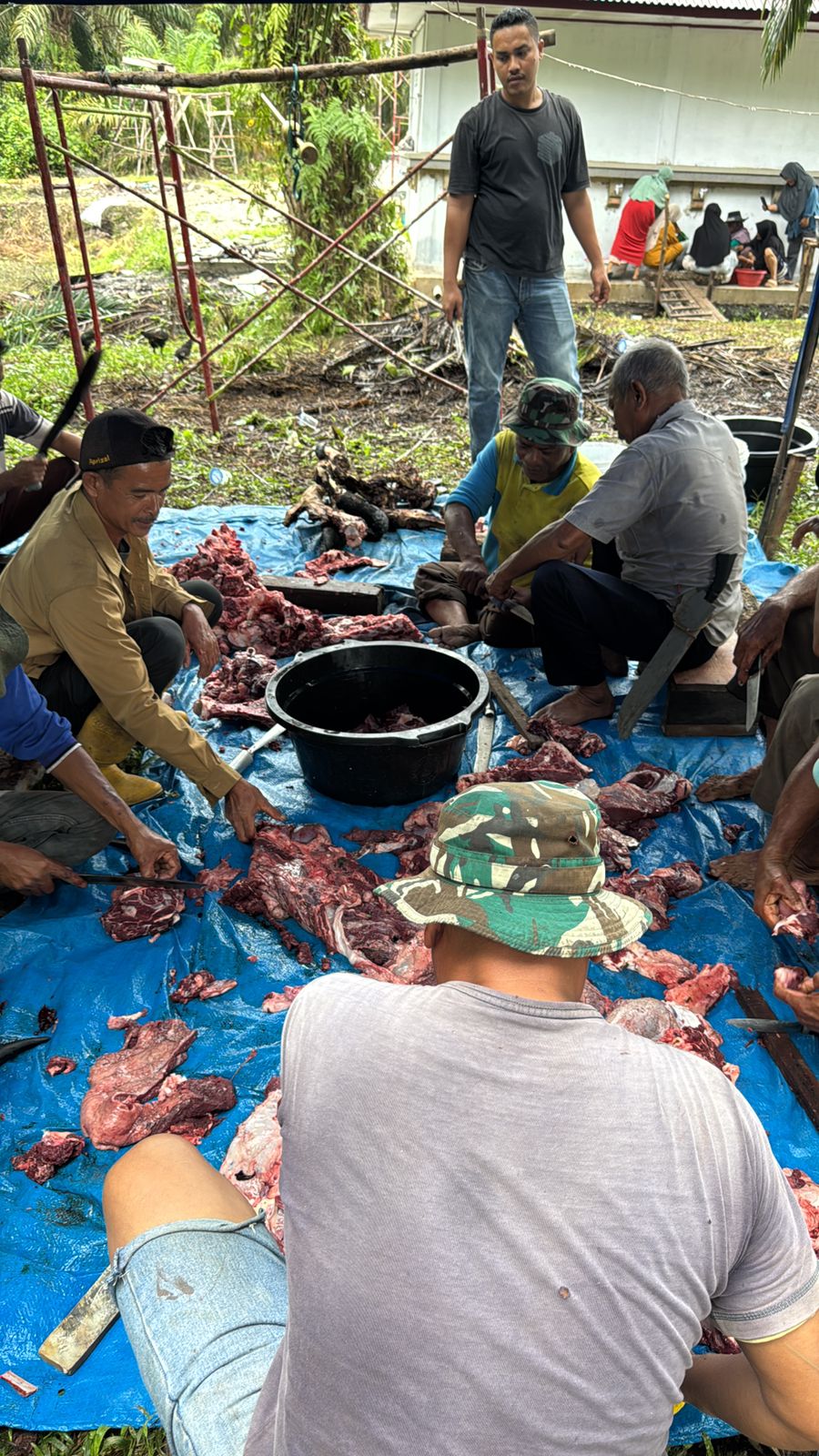 Warga Jawi Jawi Siapkan Rendang Kerbau Syukuran Peresmian Masjid Nurul Ikhlas Oleh UASi