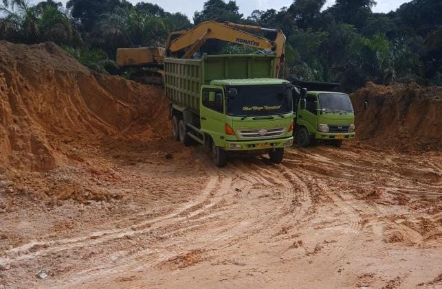 Proyek Jalan Tol Rengat-Pekanbaru Tegaskan Tidak Menggunakan Tanah Urug Ilegal Proyek Jalan Tol Rengat-Pekanbaru Tegaskan Tidak Menggunakan Tanah Urug Ilegali