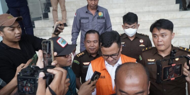 Korupsi Anggaran Perjalanan Dinas” Plt Sekwan DPRD Riau TFT Merantau Ke Rutan Sialang Bungkuk Pekanbaru Korupsi Anggaran Perjalanan Dinas” Plt Sekwan DPRD Riau TFT Merantau Ke Rutan Sialang Bungkuk Pekanbarui