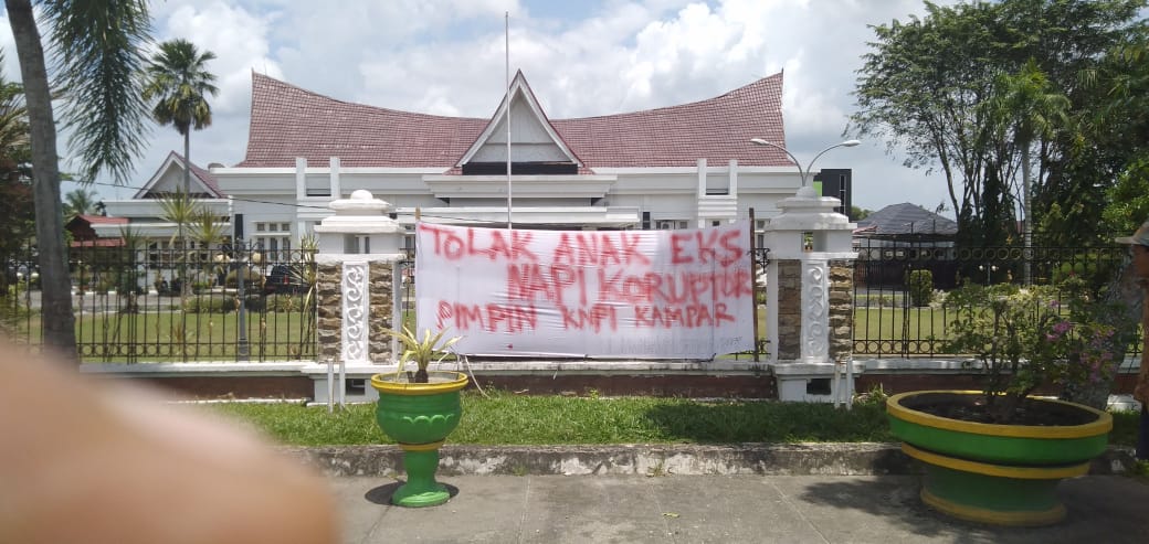 Spanduk Black Campaign, Jelang Pemilihan Ketua KNPI Kampar Spanduk Black Campaign, Jelang Pemilihan Ketua KNPI Kampari