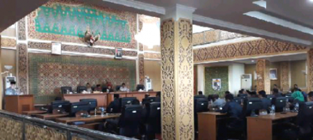 Wabup Sampaikan LKPJ Bupati Akhir Tahun Anggaran 2017 Dalam Rapat Paripurna DPRD Pelalawan Wabup Sampaikan LKPJ Bupati Akhir Tahun Anggaran 2017 Dalam Rapat Paripurna DPRD Pelalawani